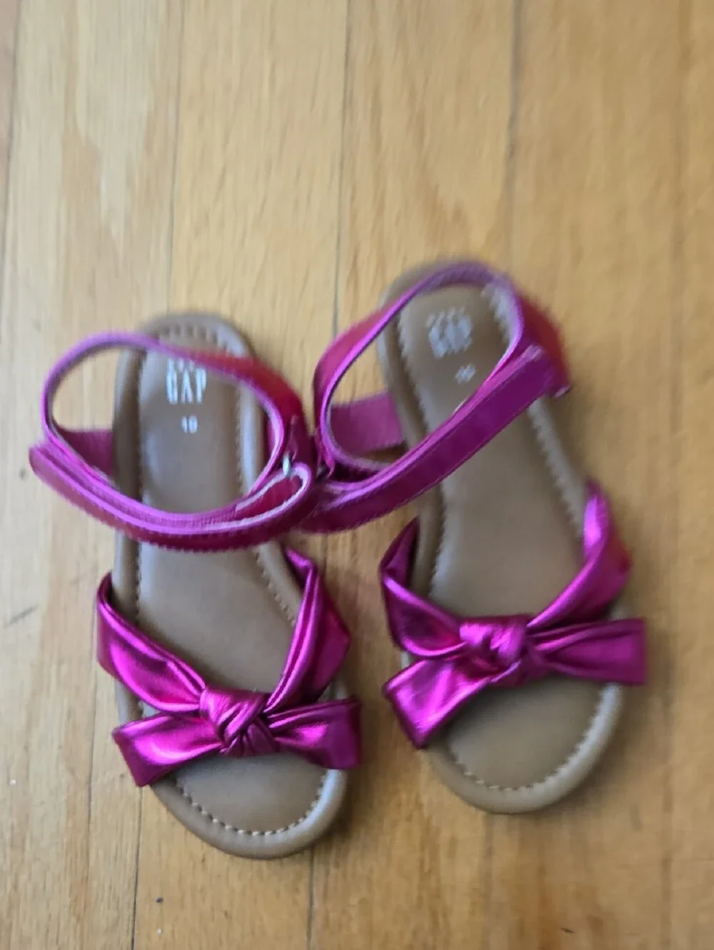 GAP Kids Metallic Magenta Bow Sandals